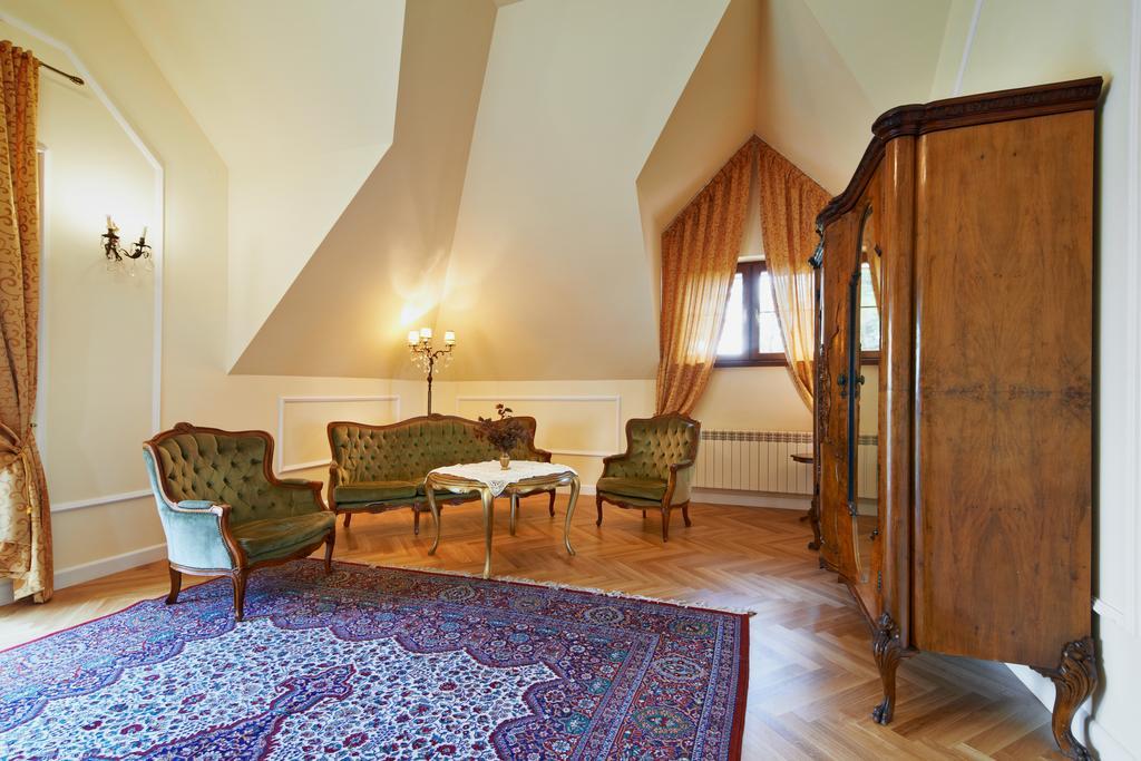 Bialki Dolne Dwor Osmolice Bed & Breakfast エクステリア 写真