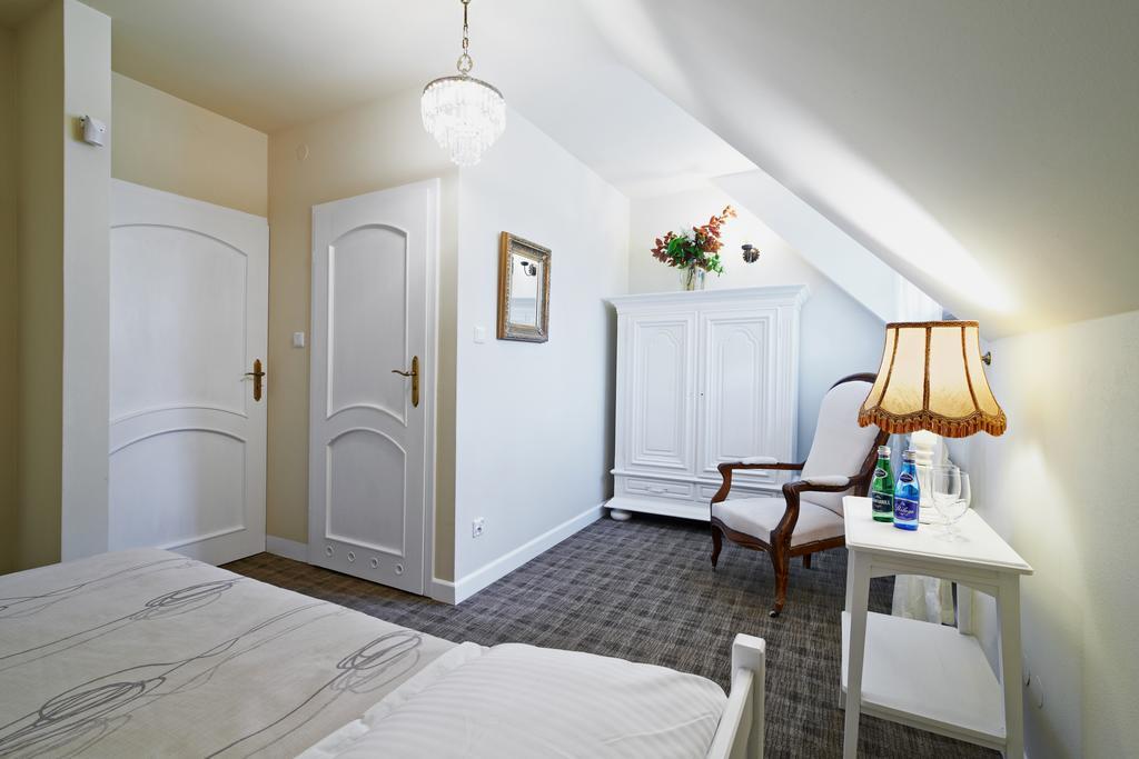 Bialki Dolne Dwor Osmolice Bed & Breakfast エクステリア 写真