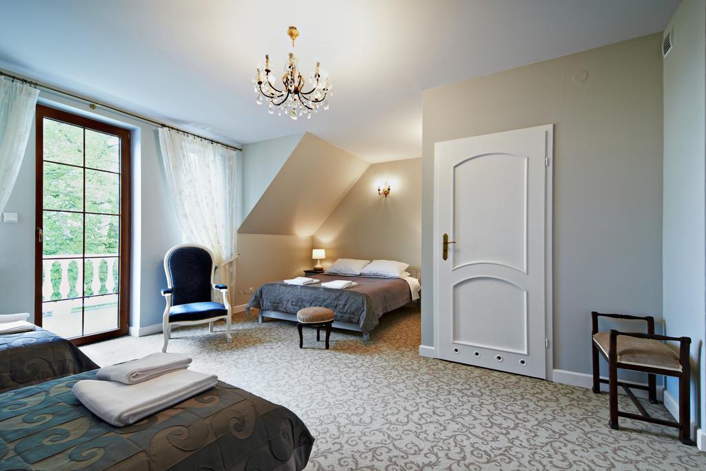Bialki Dolne Dwor Osmolice Bed & Breakfast エクステリア 写真