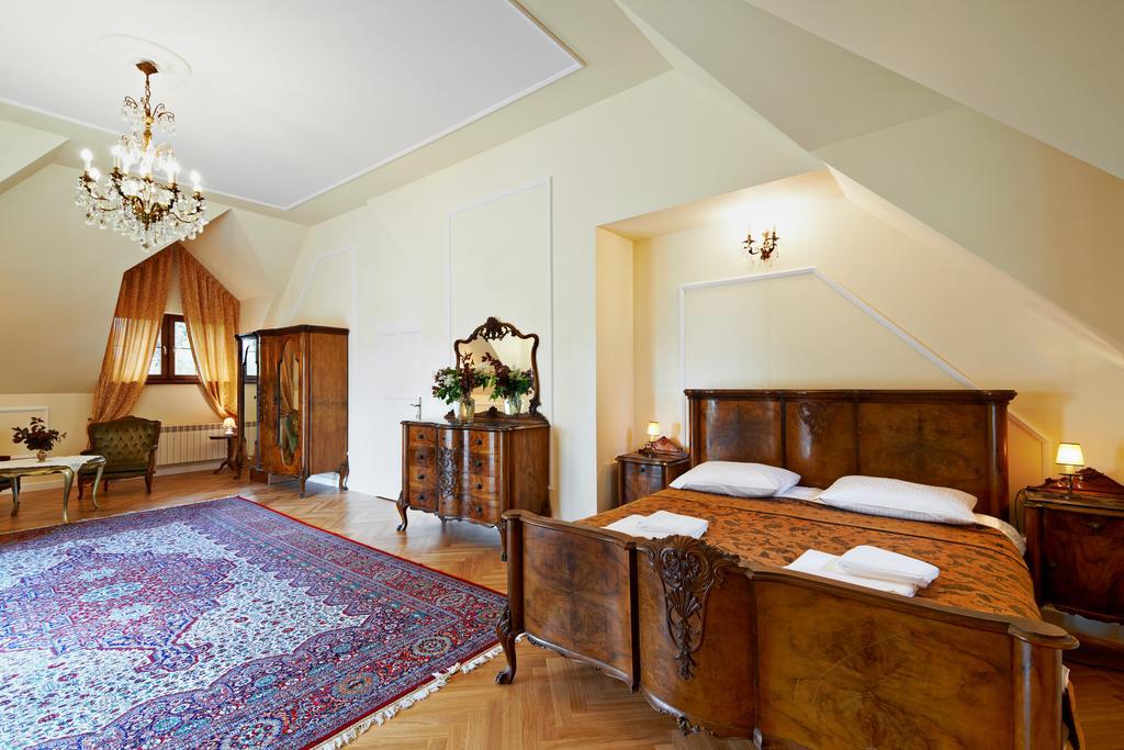 Bialki Dolne Dwor Osmolice Bed & Breakfast エクステリア 写真