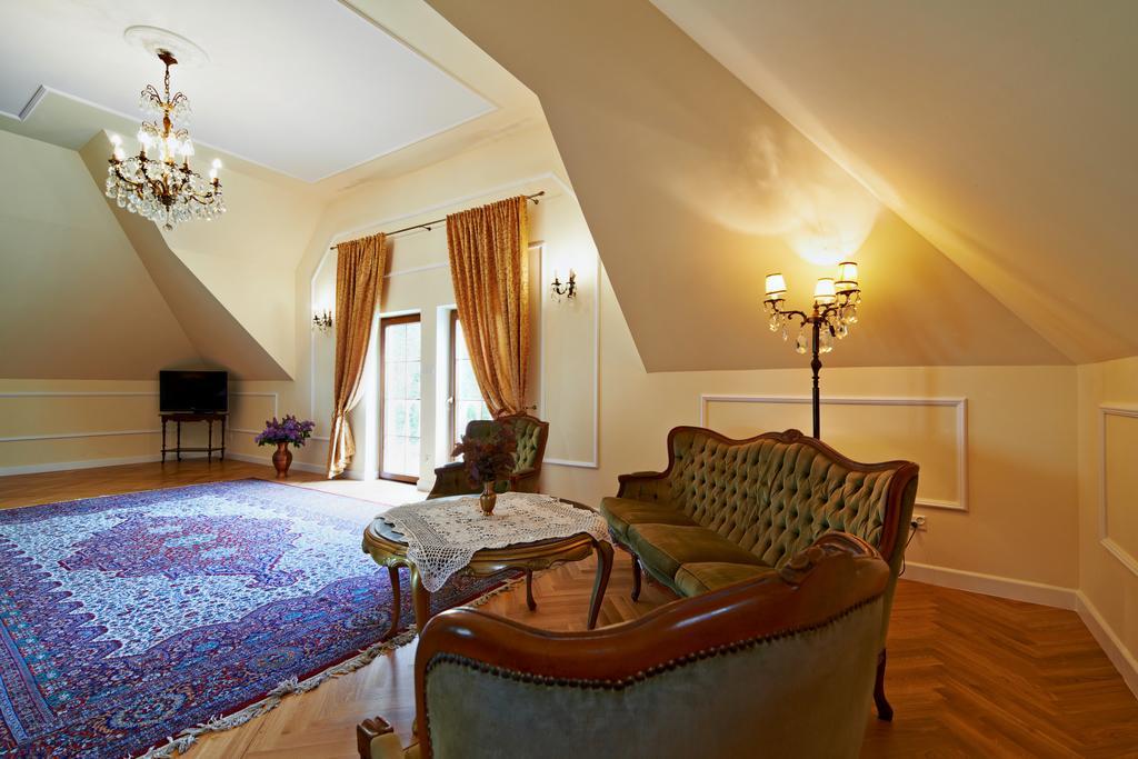 Bialki Dolne Dwor Osmolice Bed & Breakfast エクステリア 写真