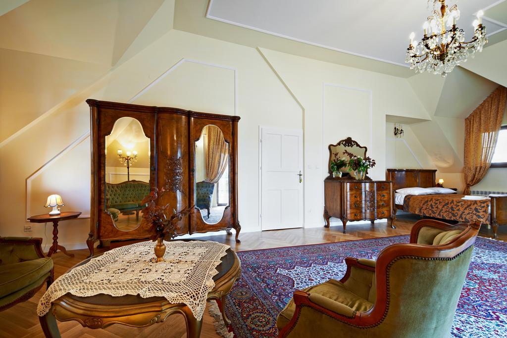 Bialki Dolne Dwor Osmolice Bed & Breakfast エクステリア 写真