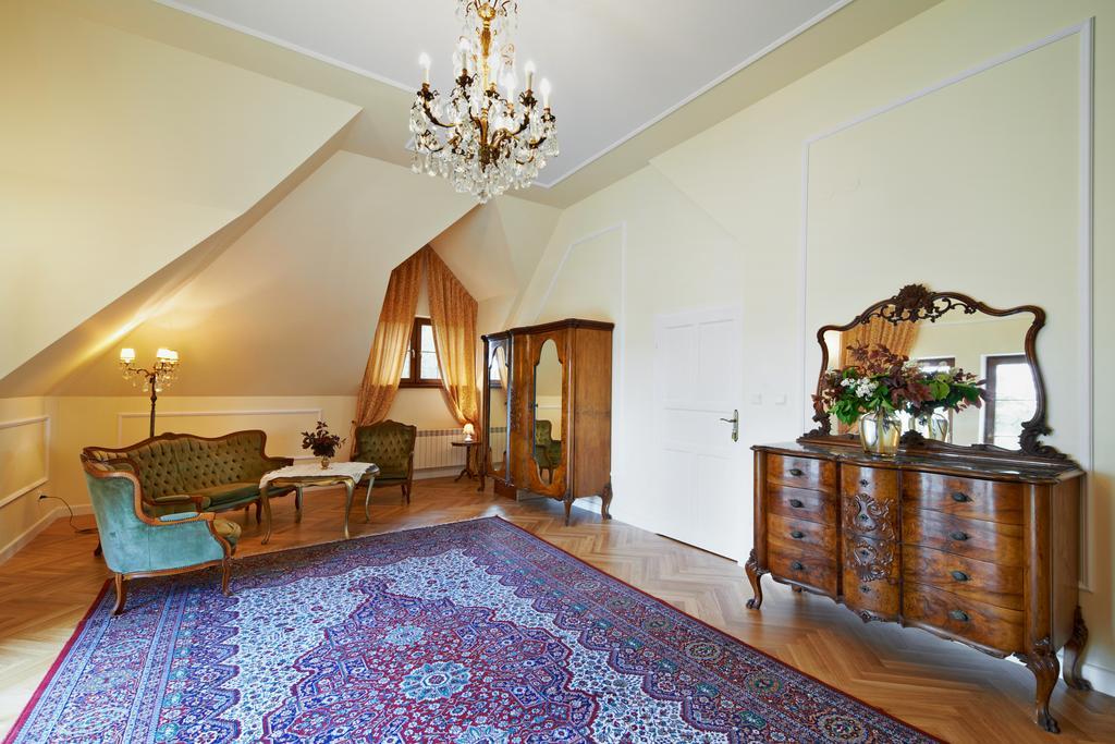 Bialki Dolne Dwor Osmolice Bed & Breakfast エクステリア 写真