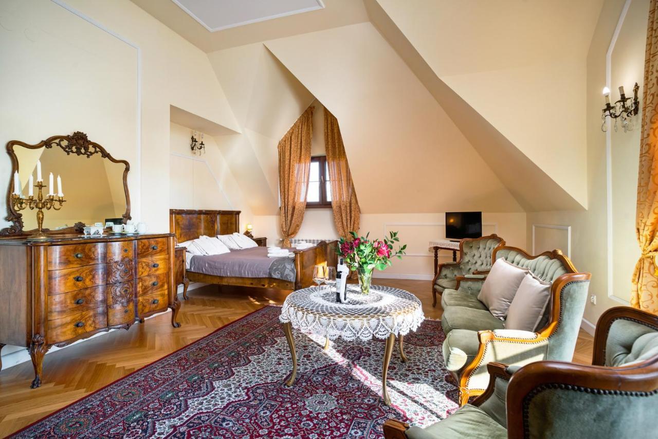 Bialki Dolne Dwor Osmolice Bed & Breakfast エクステリア 写真